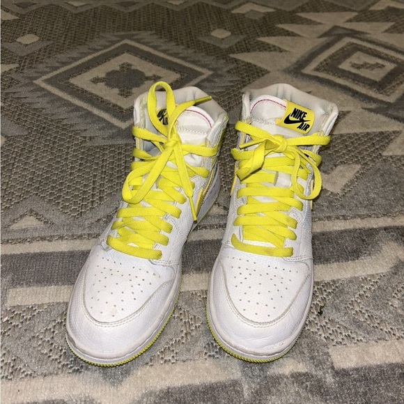 Retro Jordan 1 - Picture 3 of 11